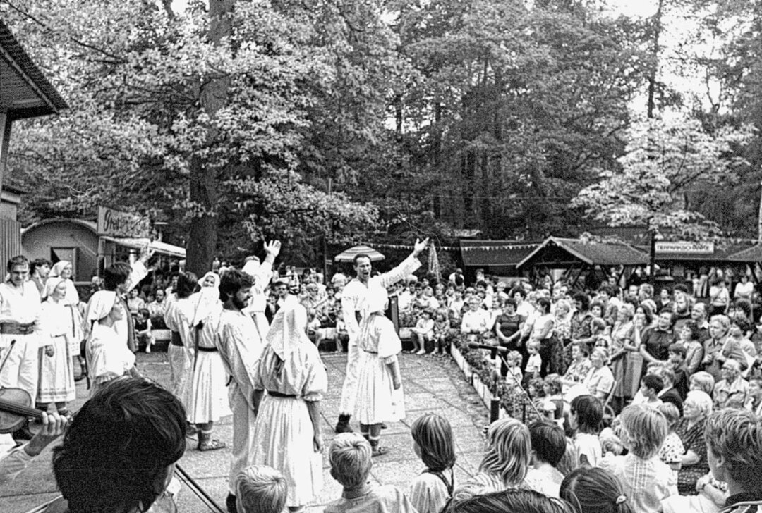 Chemnitzer Tierpark wird 60 Jahre - 22.09.1985, Karl-Marx-Stadt, DDR, Siegmar,Fest der Maschinenbauer in der Pelzmühle. Foto: Harry Haertel