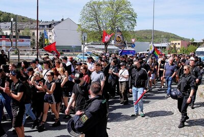 Demogeschehen in Aue: Mehrere Versammlungen an einem Tag - Demo Antifa Spektrum 360. Foto: André März