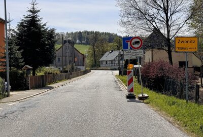 Diese Staatsstraße im Erzgebirge ist wegen Kanal- und Leitungsbau gesperrt - Die Dorfchemnitzer Straße zwischen Dorfchemnitz und Zwönitz ist gesperrt. Foto: Ralf Wendland