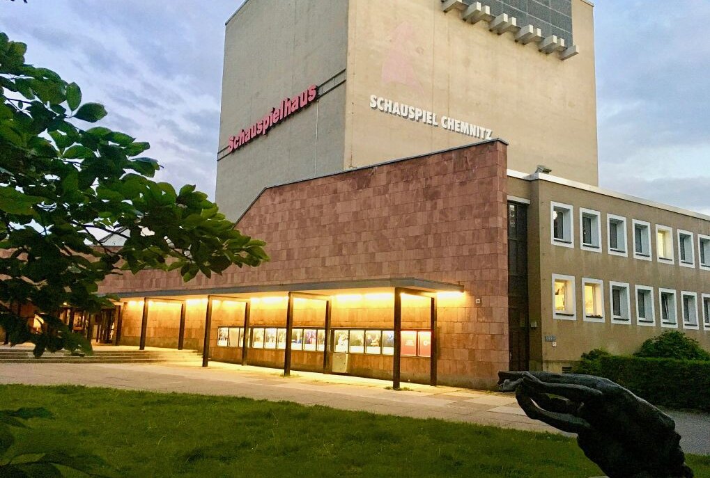 Location: Schauspielhaus Chemnitz - Weil das Schauspielhaus (im Bild) derzeit saniert wird, muss der Spinnbau für Vorstellungen des Schauspiels und Figurentheaters gemietet werden. Foto: Steffi Hofmann