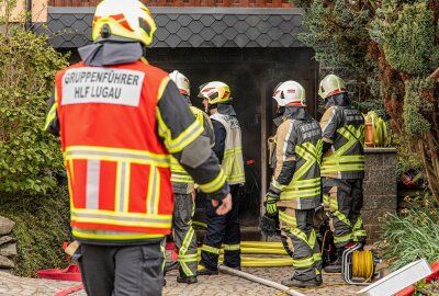 Nach Brand in Niederwürschnitz: Ermittler liegen sich zur Ursache fest - Brand im Keller: Bewohner rechtzeitig evakuiert. Foto: Andre März