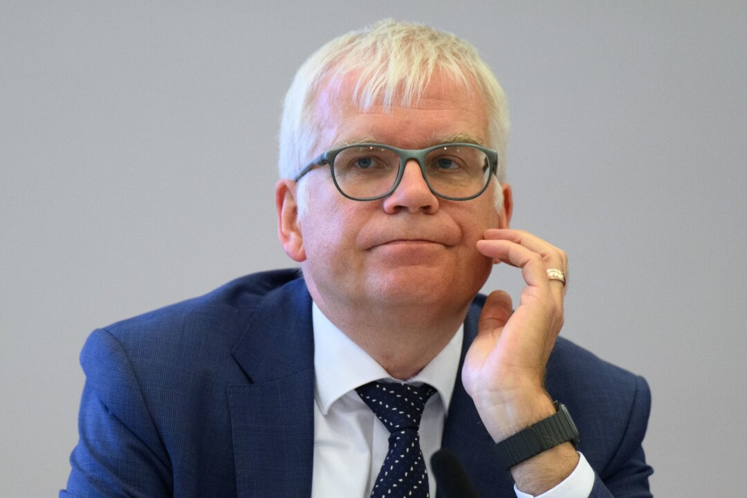 Weniger Einnahmen: Sachsen muss "den Gürtel enger schnallen" - "Im Staatshaushalt werden wir den Gürtel deutlich enger schnallen müssen": Sachsens Finanzminister Hartmut Vorjohann (CDU).