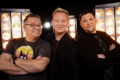20 Jahre im Fernsehen: So hat sich Tim Mälzer verändert - Auch als Showstar gefragt: Bei der neuen RTL-Show "Drei gegen einen - Die Show der Champions" treten (von links) Elton, Jens "Knossi" Knossalla und Tim Mälzer an.