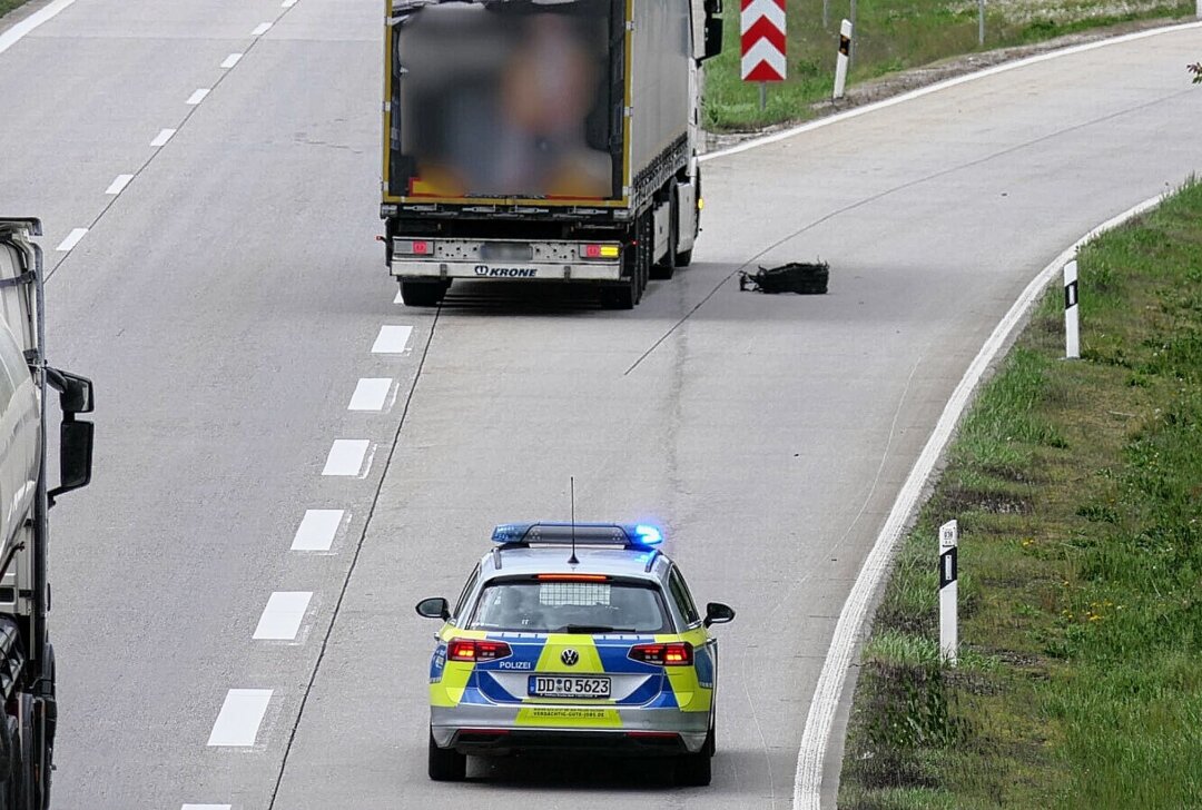 A14 bei Grimma: Verlorene Gegenstände können zum Unfall führen - Verlorene Gegenstände sind mittlerweile ein nahezu tägliches Problem auf Sachsens Autobahnen. Foto: Sören Müller