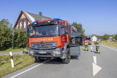 Akku-Brand in Mehrfamilienhaus: Bundesstraße voll gesperrt - Brandeinsatz in Ehrenfriedersdorf. Foto: Bernd März