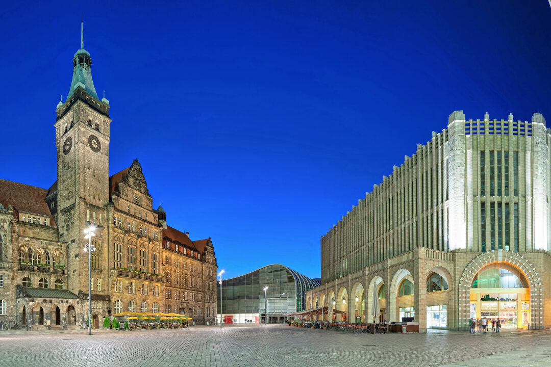 Chemnitz mit Marktplatz, Rathaus und Galerie Roter Turm.