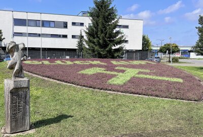 Aue-Bad Schlema grüßt mit "Glück Auf" - Das Wappenbeet in Aue ist neu bepflanzt - man grüßt Gäste mit "Glück Auf". Foto: Ralf Wendland