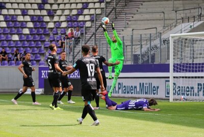 Aue muss 1:2 Niederlage gegen Magdeburg einstecken - Gefährliche Strafraumszenen waren leider Mangelware beim Spiel gegen den 1. FC Magdeburg. Foto: Alexander Gerber