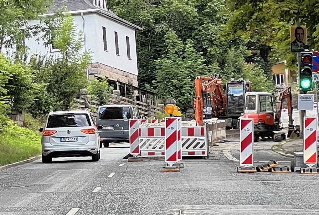 Autofahrer in Schneeberg aufgepasst: Sperrung auf Auer Straße - Auf der Auer Straße in Schneeberg wird bis September gebaut. Foto: Ralf Wendland