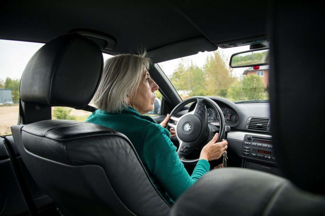Autokauf: Diese Eigenschaften können Senioren helfen - Rundum mehr Komfort: Eine Probefahrt hilft hier bei der Entscheidung, welches Auto zu einem passt.