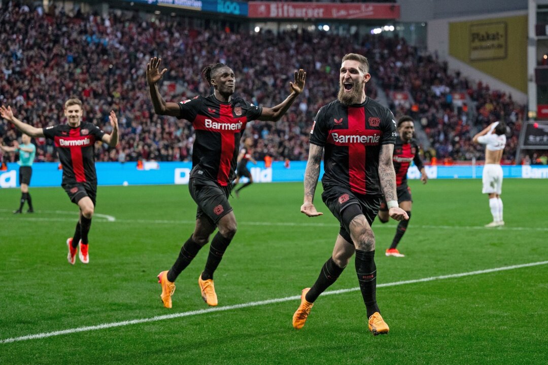 Bayer rettet Superserie - Leipzig gewinnt Topspiel - Robert Andrich (r) rettete Leverkusen das Remis gegen Stuttgart.