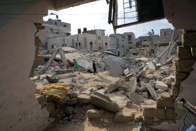 Bericht: Israel gab der Hamas Ultimatum für Geisel-Deal - Zerstörte Häuser in Rafah.