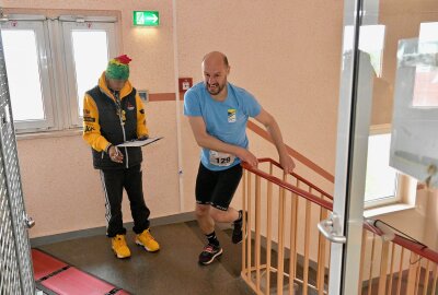 Berufsfeuerwehrleute holen den Sieg beim Zwickauer Treppenlauf - Mike Franke hat den Treppenlauf schon einige Male absolviert. Foto: Ralf Wendland