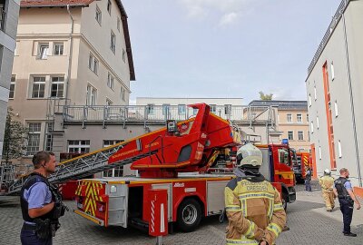 Brand in Internatzimmer: Großeinsatz am Dresdener Krankenhaus - Großeinsatz am Diakonissenkrankenhaus in Dresden. Foto: Roland Halkasch