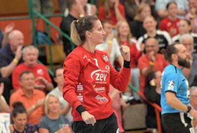 BSV-Team schlägt Metzingen - Die Handballerinnen des BSV Sachsen Zwickau - im Bild Torhüterin Caroline Martins - haben zuhause gegen Metzingen gewonnen. Foto: Ralf Wendland