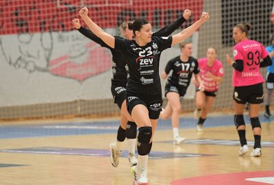 BSV-Team schlägt Metzingen - Die Handballerinnen des BSV Sachsen Zwickau - vorn Simona Stojkovska - haben zuhause gegen Metzingen gewonnen. Foto: Ralf Wendland