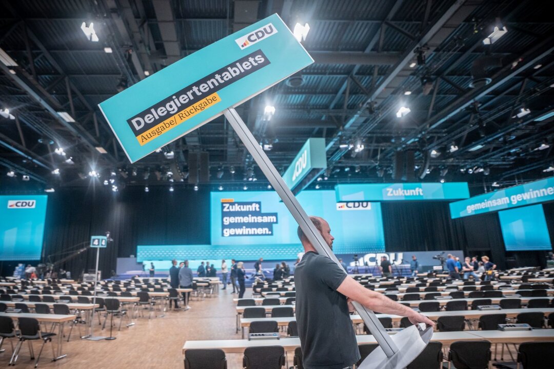 CDU-Parteitag beginnt - Wiederwahl von Merz - Drei Tage lang beraten die Delegierten beim CDU-Bundesparteitag und stimmen über ein neues Grundsatzprogramm der Union ab.