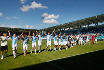 CFC startet mit Remis in die Saison - Mannschaft der CFC bei den Fans in der Südkurve.