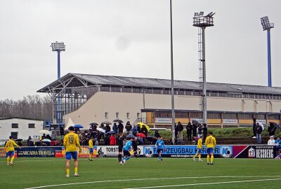 CFC: U19 dampft gegen die Lok'sche ins Landespokalfinale - Gerade einmal 55 Zuschauer fanden sich bei mistigem Wetter auf dem Nebenplatz 1 im "Bruno-Plache-Stadion" ein. Foto: Marcus Hengst