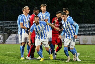Chemnitzer FC empfängt den BFC Dynamo - Besonders gefährlich agierten die Himmelblauen nach Standards. Getreten werden diese von Last-Minute-Neuzugang Leon Damer. Foto: Marcus Hengst