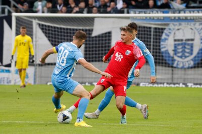 Chemnitzer FC verlässt den letzten Tabellenplatz - Vlnr.: Tobias Müller und Marcel Rausch. 