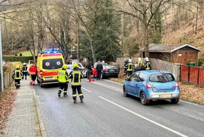 Crash in Schwarzenberg fordert zwei Schwerverletzte - Auf der Schneeberger Straße in Schwarzenberg kam es zu einem Crash, bei dem sich zwei Personen verletzten. Foto: Daniel Unger