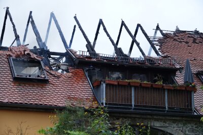 Dachstuhlbrand in Dresden-Weißig - Am Montag gab es einen Dachstuhlbrand in Dresden-Weißig auf der Bautzner Straße. Foto: Roland Halkasch