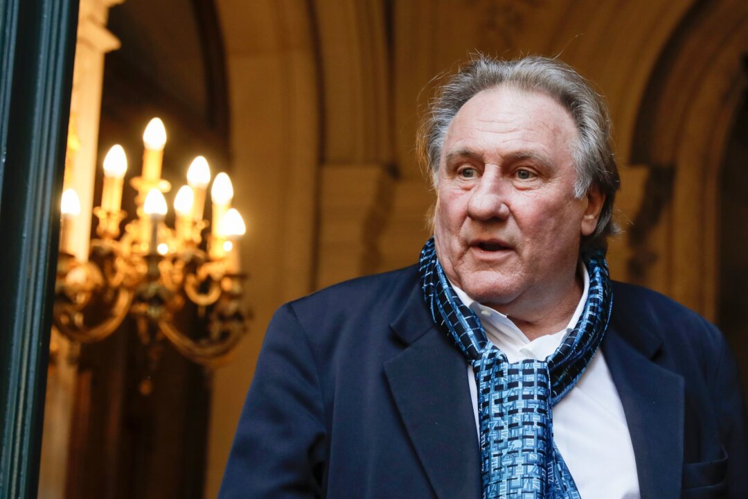 Depardieu nach Übergriffsvorwürfen zu Verhör geladen - Wegen erneuter Vorwürfe sexueller Übergriffe ist der französische Schauspielstar Gérard Depardieu zum Verhör geladen worden (Archivbild).
