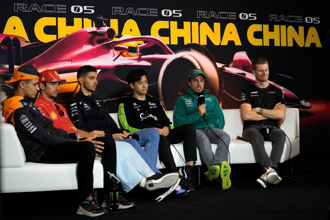 Der Club der 40er: Kampf um die Cockpits - Bereit für den Großen Preis von China: Formel-1-Piloten unter sich.