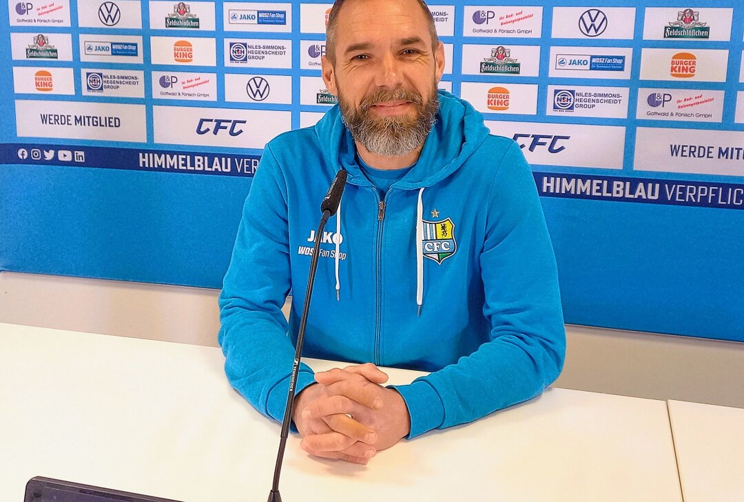 Derby zwischen dem Chemnitzer FC und dem FSV Zwickau steht hoch im Kurs - CFC-Cheftrainer Christian Tiffert schaut optimistisch auf das Spiel. Foto: Knut Berger