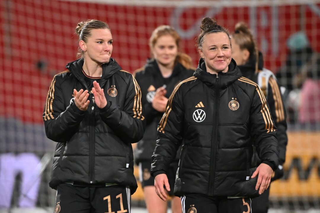 DFB-Frauen wieder mit Kapitänin Popp gegen Polen - Mit den Rückkehrerinnen Alexandra Popp (I) und Marina Hegering geht Bundestrainer Horst Hrubesch in die EM-Qualifikationsspiele gegen Polen.