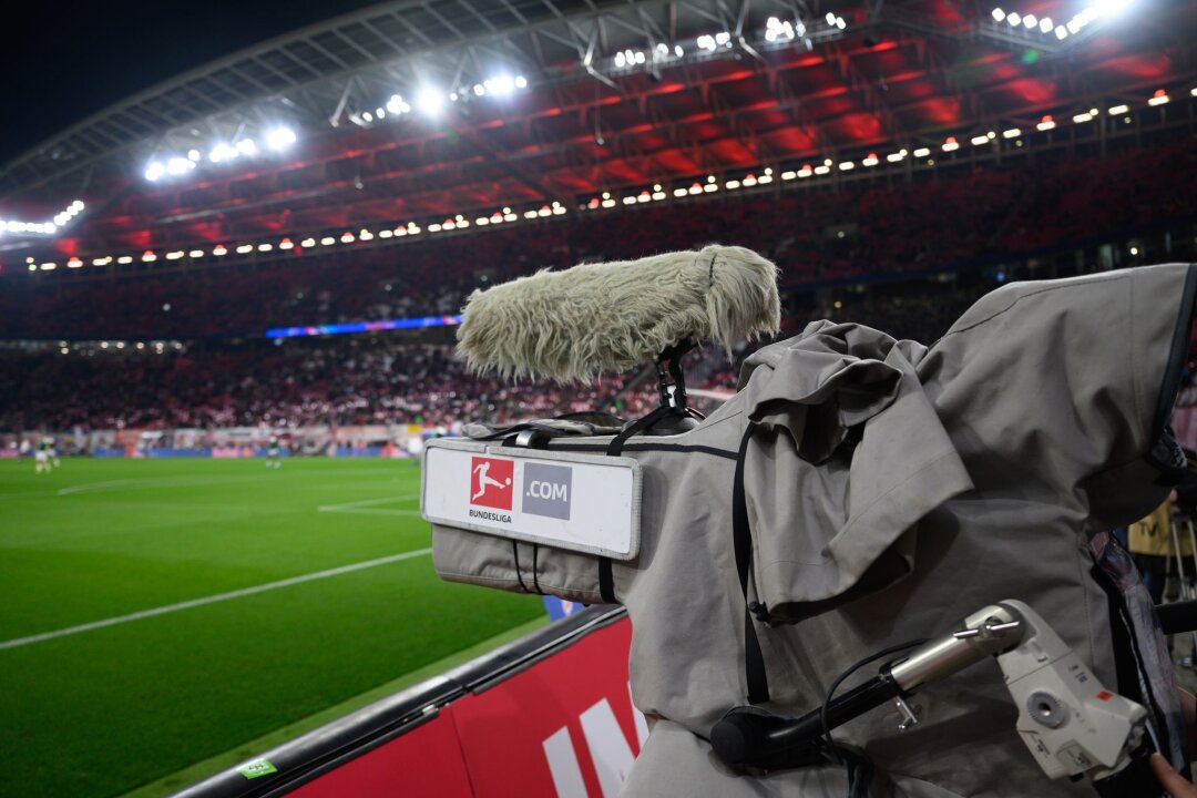 DFL-Krise nach Stopp der Auktion und Streit mit DAZN - Nur kurz nach dem Start der Auktion der Fernseh-Rechte hat die Deutsche Fußball Liga das Milliarden-Geschäft gestoppt.
