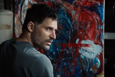 Die "Ghostbusters" kehren zurück nach Hause: Das sind die Kino-Highlights der Woche - Reggie (Joe Mangianello) versteht nicht viel von Kunst, seine Bilder verkaufen sich aber trotzdem hervorragend. In Anlehnung an seine frühere Auftragskiller-Karriere nennt er sich als Maler "The Bagman".