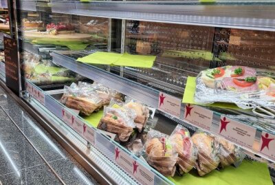 Die neue Cafeteria der TU Chemnitz macht vieles richtig - Auch die Baguette- und Sandwichauswahl ist gut aufgetsellt. Foto: Jonah Eichler