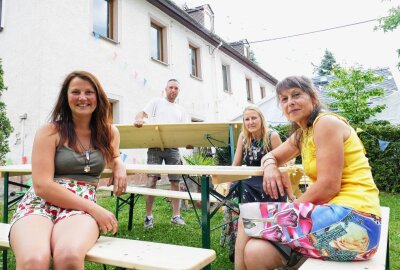 Die Party kann beginnen: Gelenau für 750-Jahr-Feier gerüstet - Marlen Scheithauer und ihre Familie wollen ihr Haus und ihr Grundstück zu einem Begegnungszentrum machen. Foto: Andreas Bauer