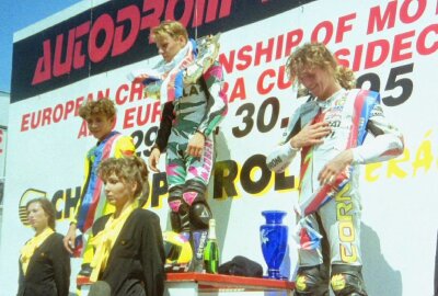 Dittmannsdorfer Fan findet sich unverhofft in Rossi-Biografie wieder - Valentino Rossi wurde beim EM-Lauf in Most 1995 Zweiter in der Achtelliterklasse. Foto: Thomas Fritzsch/PhotoERZ
