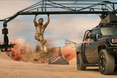 Ein Gosling für alle Fälle - Als Stuntman ist Colt Seavers (Ryan Gosling, links) in halsbrecherischen Aktionen voll in seinem Element.