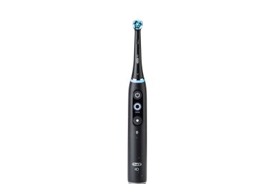 Elektrische Zahnbürsten aus der Drogerie putzen auch gut - Das Modell "iO Series 10 Cosmic Black" von Oral-B liegt mit der Note 2,0 ganz vorn und kostet rund 320 Euro.
