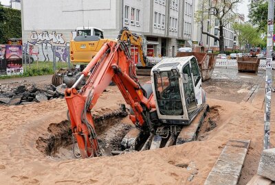 Erneuter Wasserrohrbruch in Dresden: Dr.-Friedrich-Wolf-Straße betroffen - Abpumparbeiten laufen. Foto: Roland Halkasch