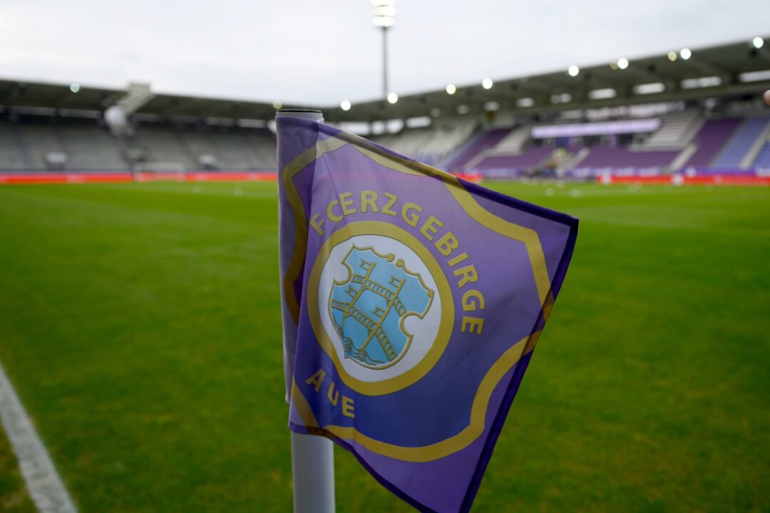 Erzgebirge Aue vermeldet ersten Neuzugang für die neue Saison - Der Fußball-Drittligist FC Erzgebirge Aue hat seinen ersten Neuzugang für die kommende Saison verpflichtet.