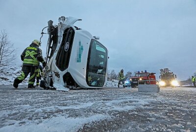Fünf Personen verletzt: PKW überschlägt sich auf A4 - Auf der A4 kam es heute zu einem Unfall. Foto: Andreas Kretschel 