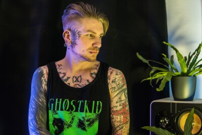 Fashion-Creator Chris (30): "Ich wollte immer anders aussehen" - Seine Inspiration für Tattoos holt Chris von Instagram und Pinterest.