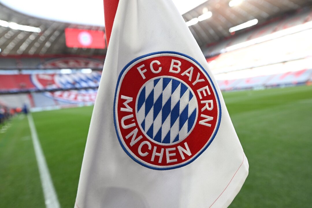 FC Bayern setzt bei Trikot auf "Magie von Triple-Red" - Der FC Bayern München hat seine neuen Trikots vorgestellt.