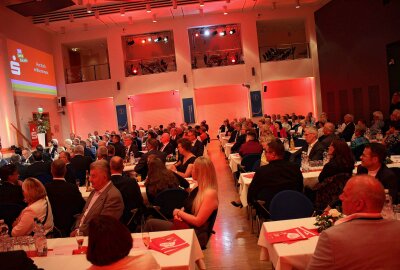 Feierlichkeiten zum 200. Jubiläum der Sparkasse Mittelsachsen in Freiberg - Gefüllter Saal der Alten Mensa. Foto: Renate Fischer