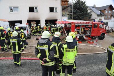 Feuerwehreinsatz in Rittersgrün: Heizungsanlage in Flammen - Feuerwehreinsatz in Rittersgrün: 50 Einsatzkräfte kämpfen gegen Brand. Foto: Niko Mutschmann