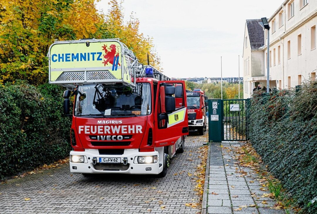Feuerwehreinsatz: Rauch in Chemnitzer Flüchtlingsunterkunft - Am Montag wurde die Feuerwehr zu einer Notunterkunft in der Glösaer Straße gerufen. Foto: Harry Härtel