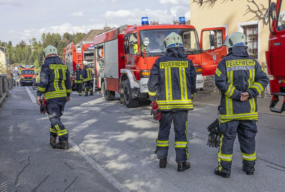 Feuerwehreinsatz wegen Küchenbrand im Erzgebirge - Einsatz für die Feuerwehren Geyer und Ehrenfriedersdorf, sowie Rettungsdienst und Polizei am Montagnachmittag. Foto: Bernd März