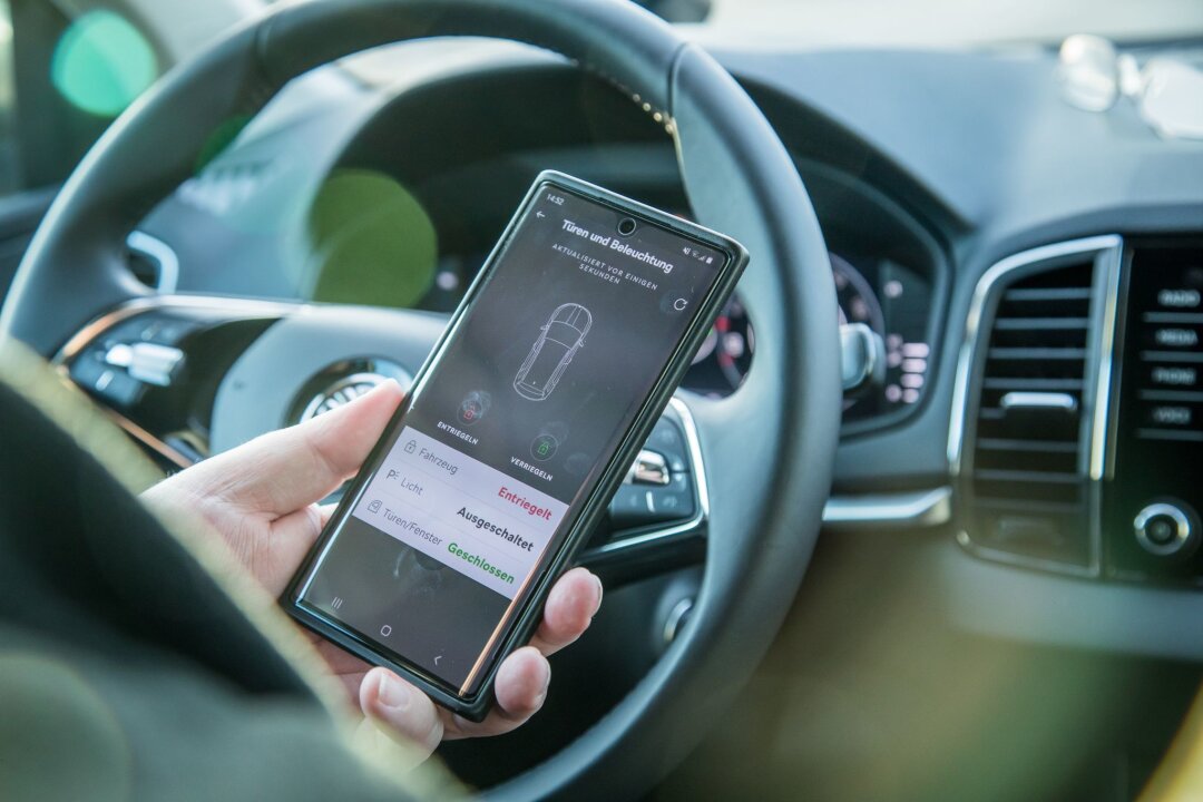 Gebrauchtwagenkauf: Handy von Vorbesitzer immer entkoppeln - Digitale Welten: Bei den Funktionen setzen moderne Autos auch auf Apps.