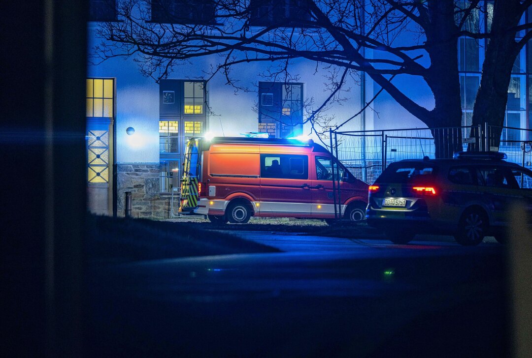 Gefahrguteinsatz an der TU Bergakademie Freiberg - In der Nacht von Donnerstag auf Freitag gegen 0.15 Uhr kam es zu einem Gefahrguteinsatz in Freiberg. Foto: Marcel Schlenkrich
