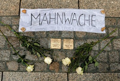 Gegen das Vergessen: Gedenkveranstaltung für Opfer des Holocaust in Chemnitz - Auch Schüler der Chemnitzer Montessori-Schule nahmen an der Gedenkveranstaltung teil. Foto: Harry Härtel